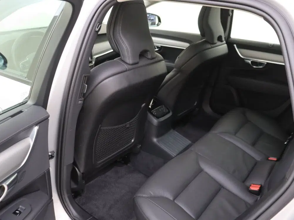 Volvo V90 T6 Ultimate Dark uit 2024, foto 9