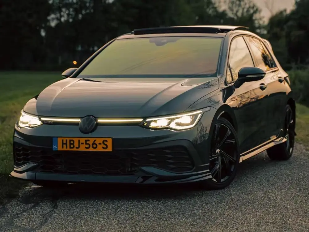 Volkswagen Golf 2.0 TSI OPF 221KW Dsg7 2023 Grijs uit 2023, foto 2