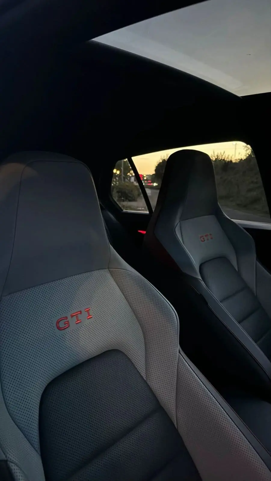 Volkswagen Golf 2.0 TSI OPF 221KW Dsg7 2023 Grijs uit 2023, foto 6