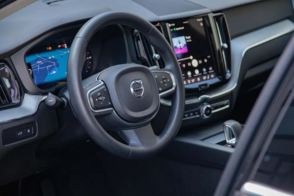 Volvo XC60 2.0 T6 Plug-in hybrid AWD Core Bright Pano uit 2024, foto 10