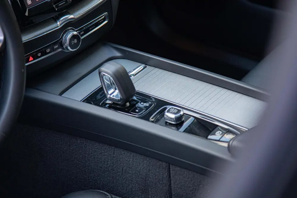 Volvo XC60 2.0 T6 Plug-in hybrid AWD Core Bright Pano uit 2024, foto 12