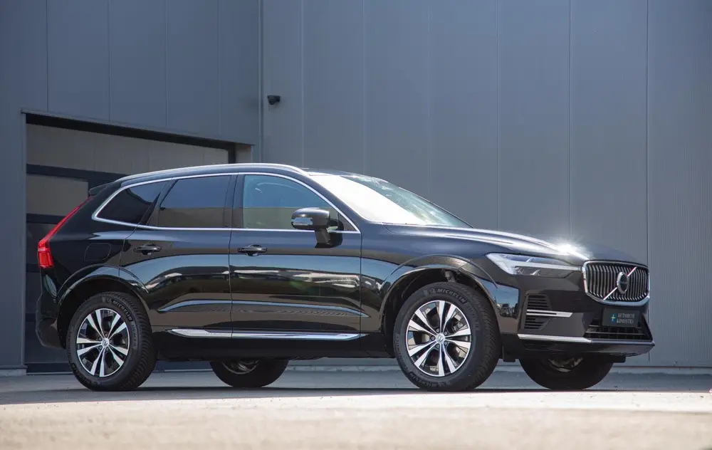 Volvo XC60 2.0 T6 Plug-in hybrid AWD Core Bright Pano uit 2024, foto 2