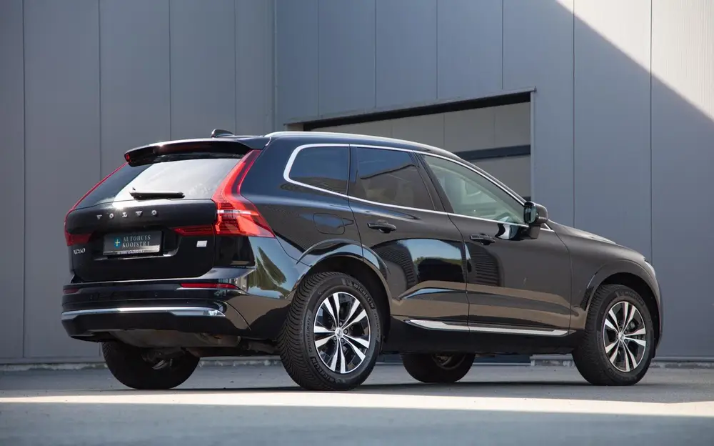 Volvo XC60 2.0 T6 Plug-in hybrid AWD Core Bright Pano uit 2024, foto 3