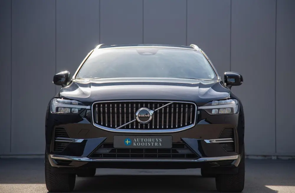 Volvo XC60 2.0 T6 Plug-in hybrid AWD Core Bright Pano uit 2024, foto 6