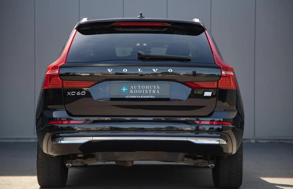 Volvo XC60 2.0 T6 Plug-in hybrid AWD Core Bright Pano uit 2024, foto 8