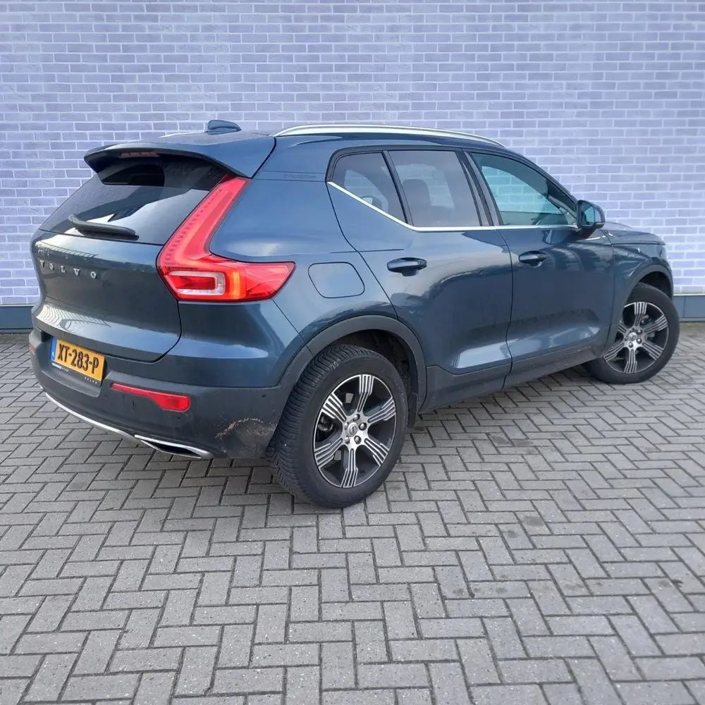 Volvo XC40 2.0 T4 Inscription uit 2019, foto 2