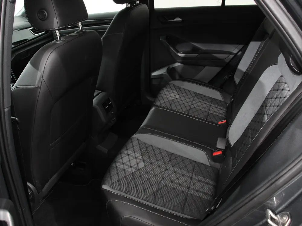 Volkswagen T-Roc 1.5 TSI 150pk DSG R-Line Navigatie Apple Ca uit 2024, foto 11