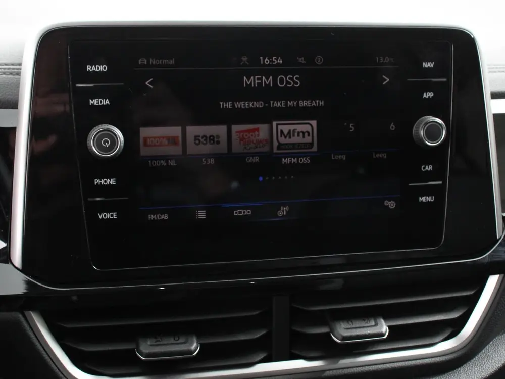 Volkswagen T-Roc 1.5 TSI 150pk DSG R-Line Navigatie Apple Ca uit 2024, foto 13