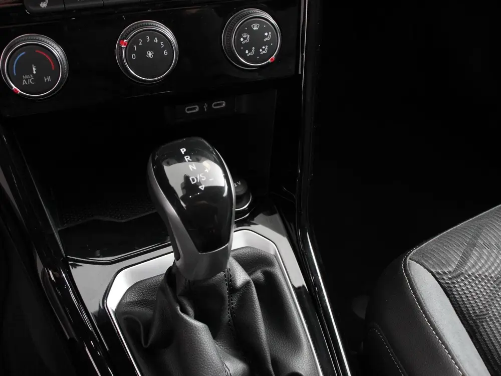 Volkswagen T-Roc 1.5 TSI 150pk DSG R-Line Navigatie Apple Ca uit 2024, foto 17