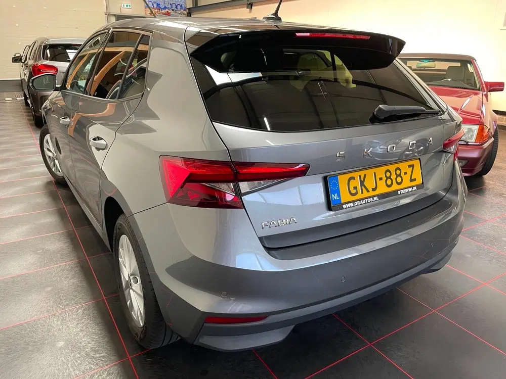 Skoda Fabia 1.0 TSI Selection uit 2024, foto 2