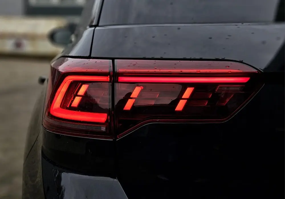 Volkswagen T-Roc 2.0 TSI 4Motion R-Line Business+ uit 2024, foto 19