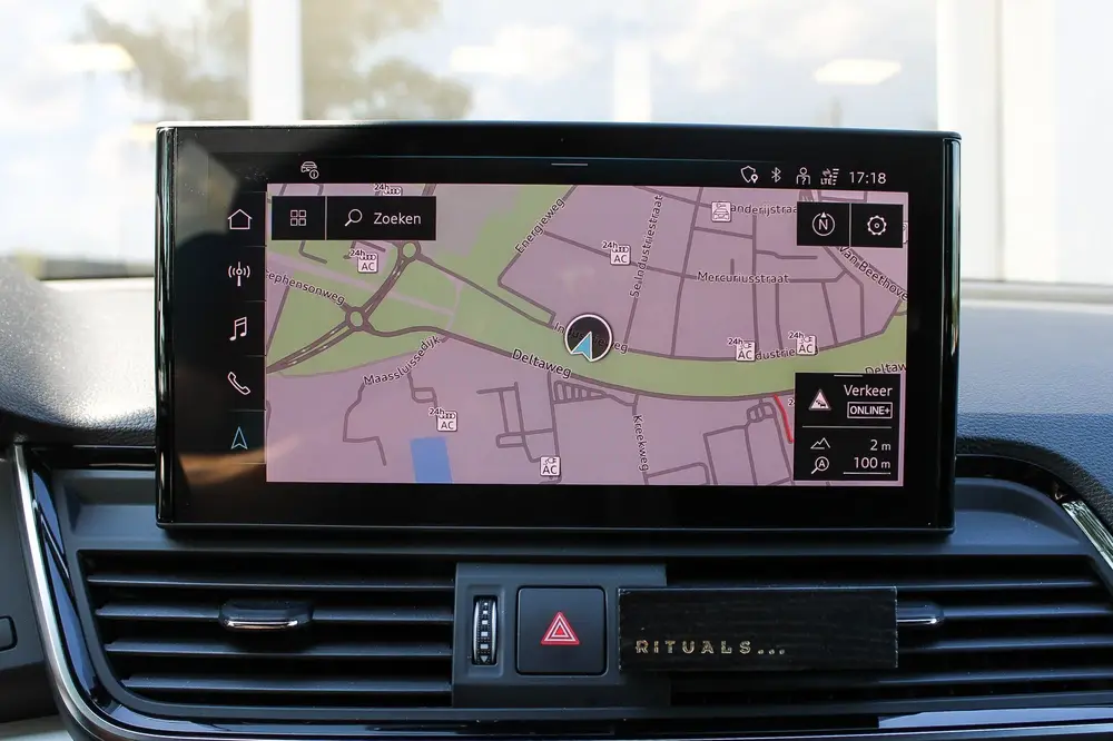Audi Q5 55 TFSI e S edition PANO HUD LUCHTVERING 3 uit 2024, foto 10