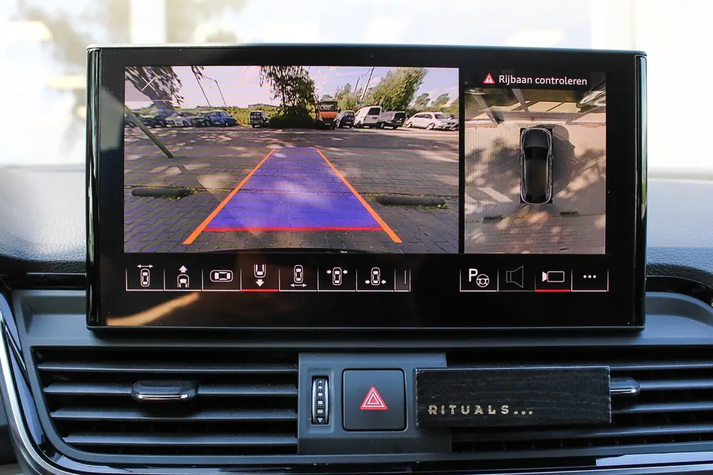 Audi Q5 55 TFSI e S edition PANO HUD LUCHTVERING 3 uit 2024, foto 11