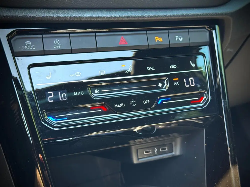 Volkswagen T-roc 1.5 TSI R-Line | PANO | VIRTUAL | KEYLESS | uit 2022, foto 13