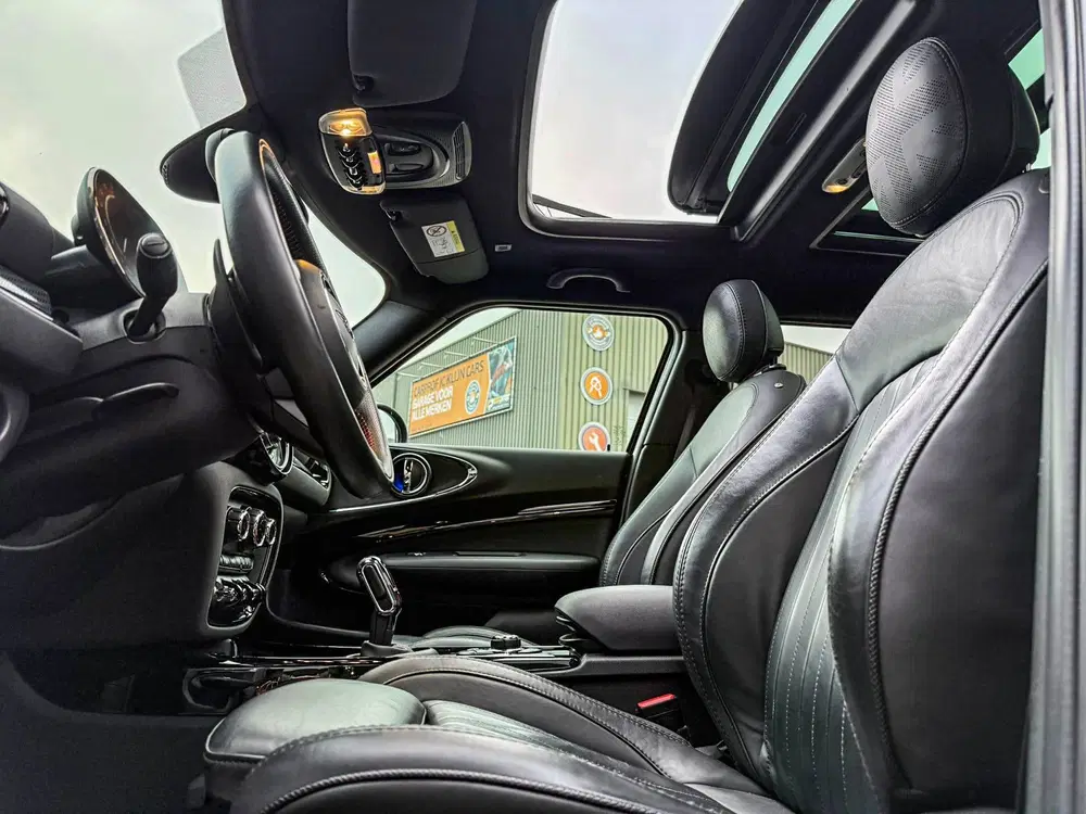 Mini Clubman 2.0 JCW ALL4 F1 aut 306pk uit 2020, foto 4