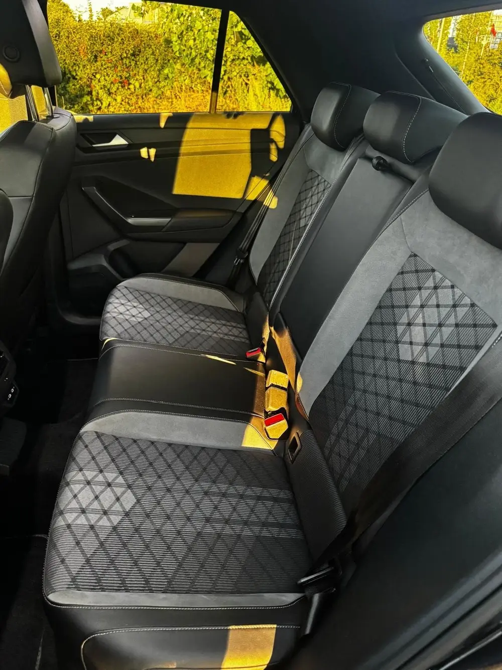 Volkswagen T-Roc 1.5 TSI R-Line Pano IQ Light Cam Led uit 2022, foto 13