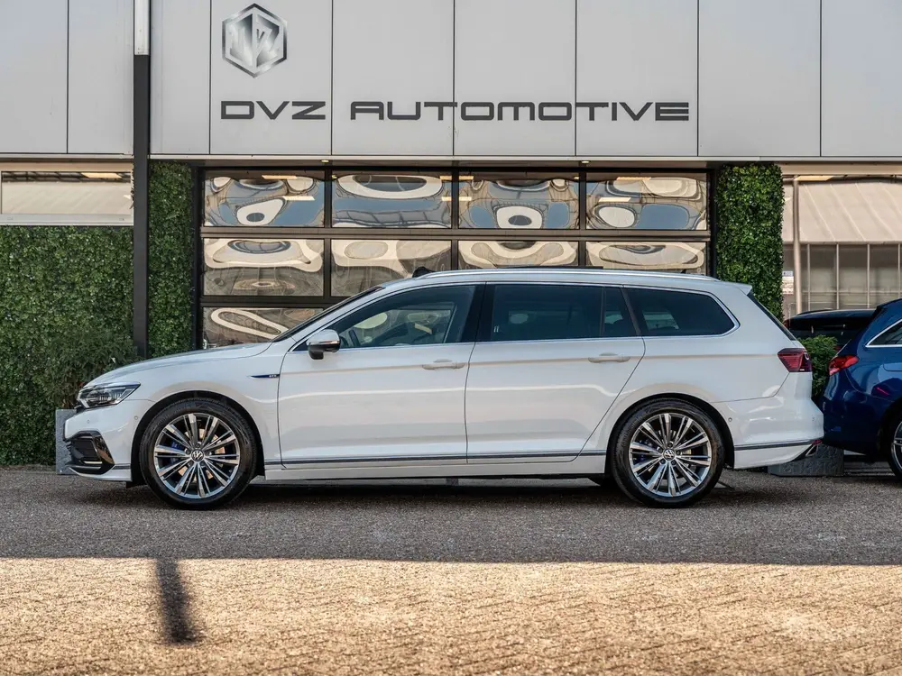 Volkswagen Passat Variant 1.4 TSI GTE | Pano | Leder | Surro uit 2022, foto 8