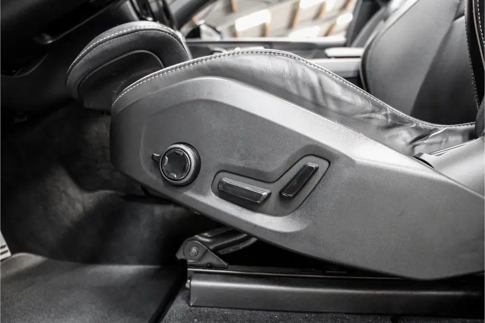 Volvo XC60 2.0 T6 Plugin AWD R-Design uit 2022, foto 12