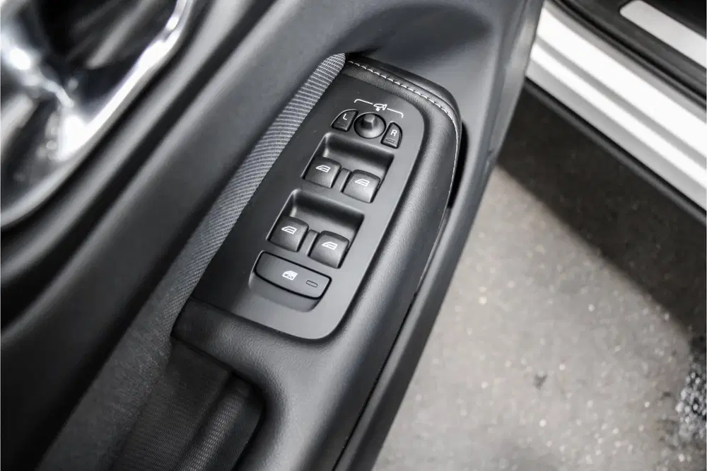 Volvo XC60 2.0 T6 Plugin AWD R-Design uit 2022, foto 14