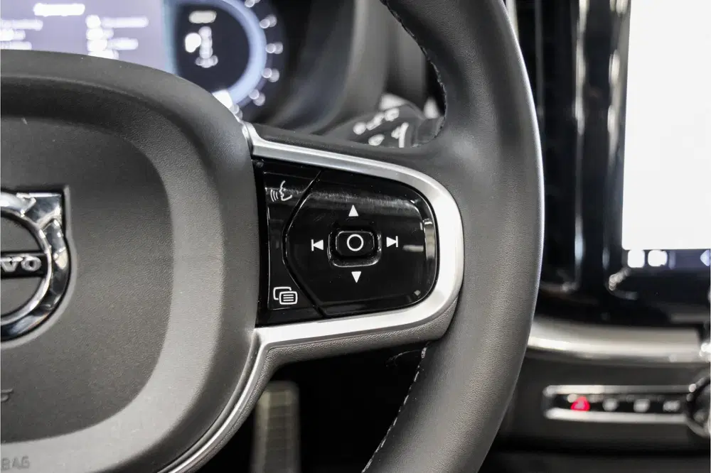 Volvo XC60 2.0 T6 Plugin AWD R-Design uit 2022, foto 17