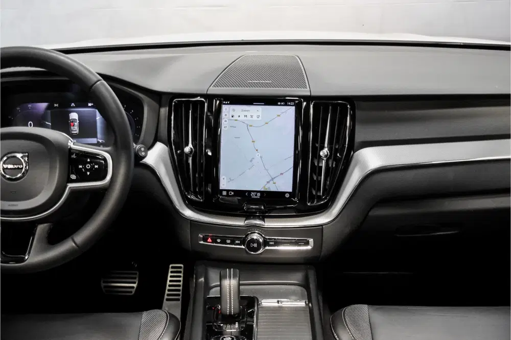 Volvo XC60 2.0 T6 Plugin AWD R-Design uit 2022, foto 20