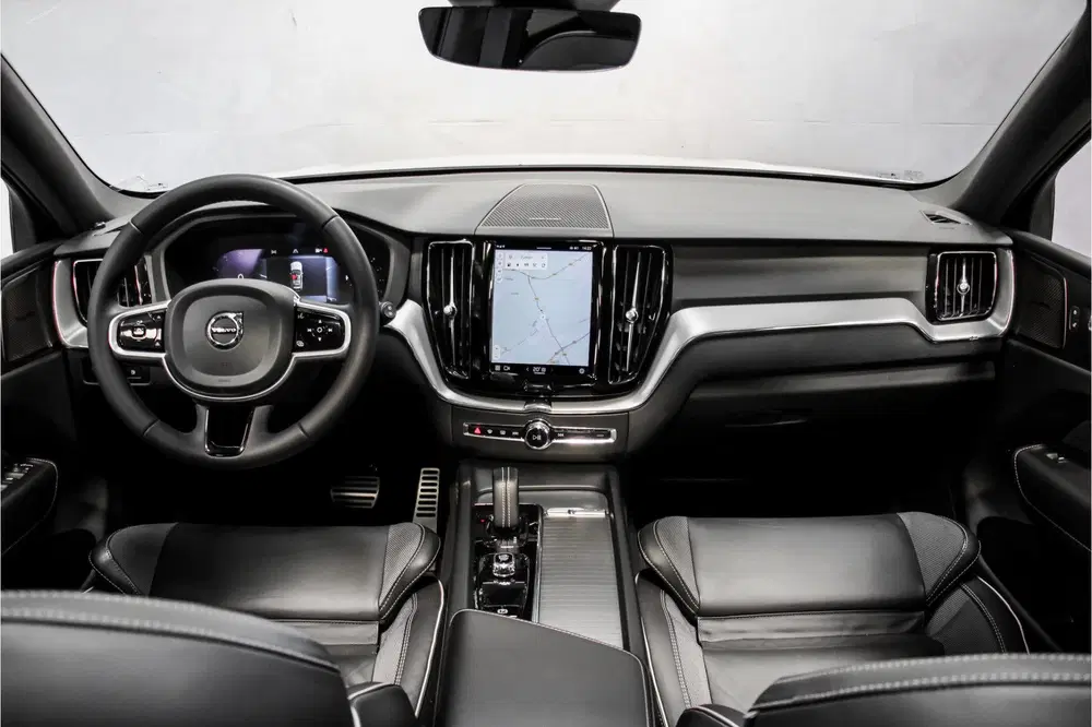 Volvo XC60 2.0 T6 Plugin AWD R-Design uit 2022, foto 8