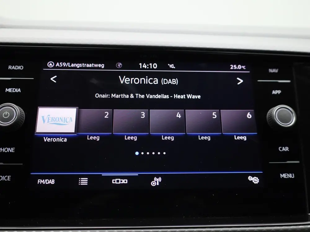 Volkswagen T-Cross 1.0 TSI Life | ACHTERUITRIJCAMERA | APPLE uit 2021, foto 15