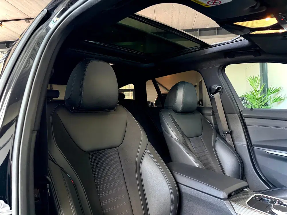 BMW 3-serie 330e M-Sport uit 2022, foto 12