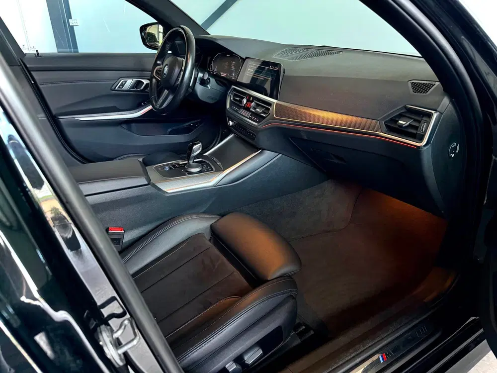 BMW 3-serie 330e M-Sport uit 2022, foto 15