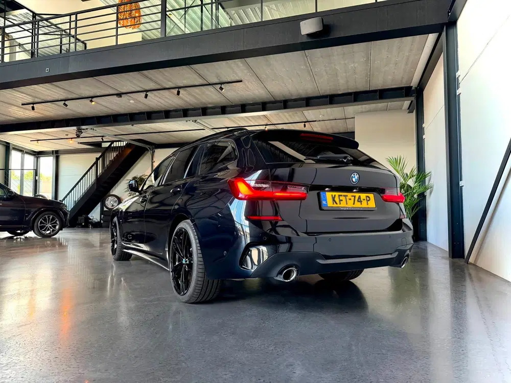 BMW 3-serie 330e M-Sport uit 2022, foto 3