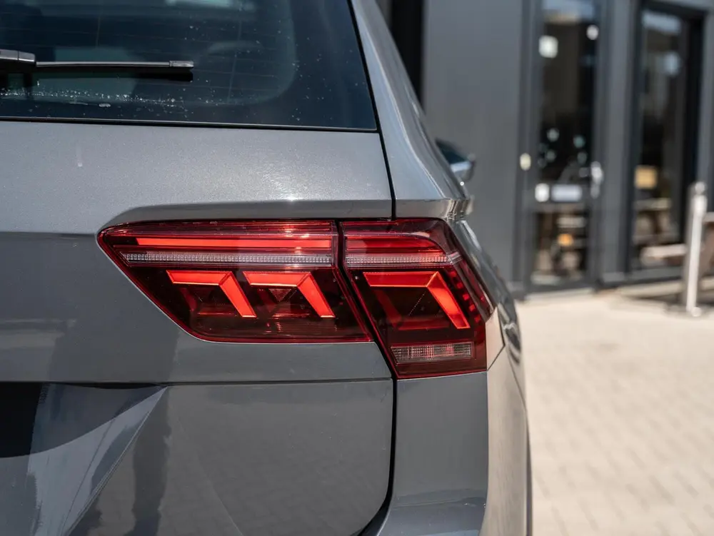 Volkswagen Tiguan 1.5 TSI R-Line Leder|Cam|Memory|Pano|VOL! uit 2020, foto 19