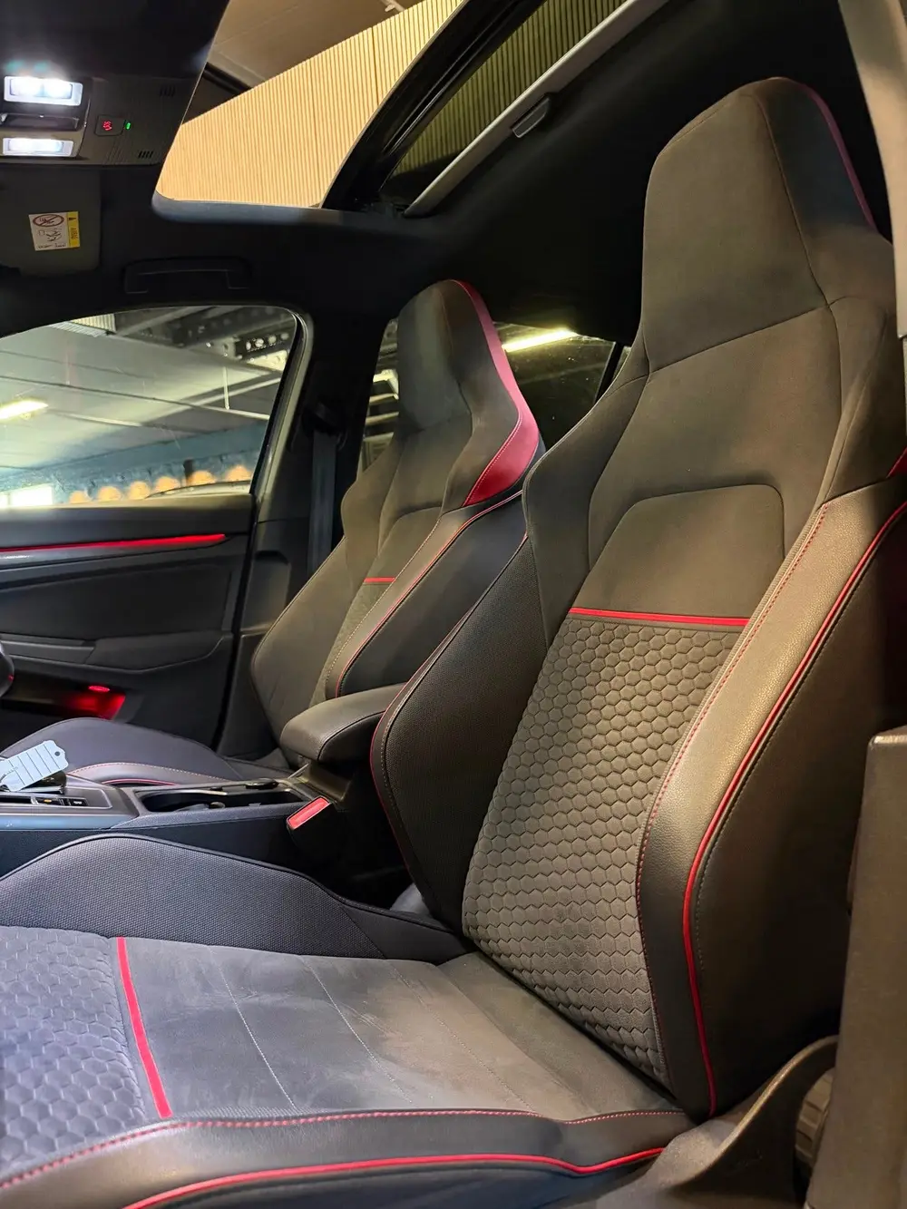 Volkswagen Golf 2.0 TSI GTI Clubsport|PANO|BOMVOL! uit 2022, foto 20