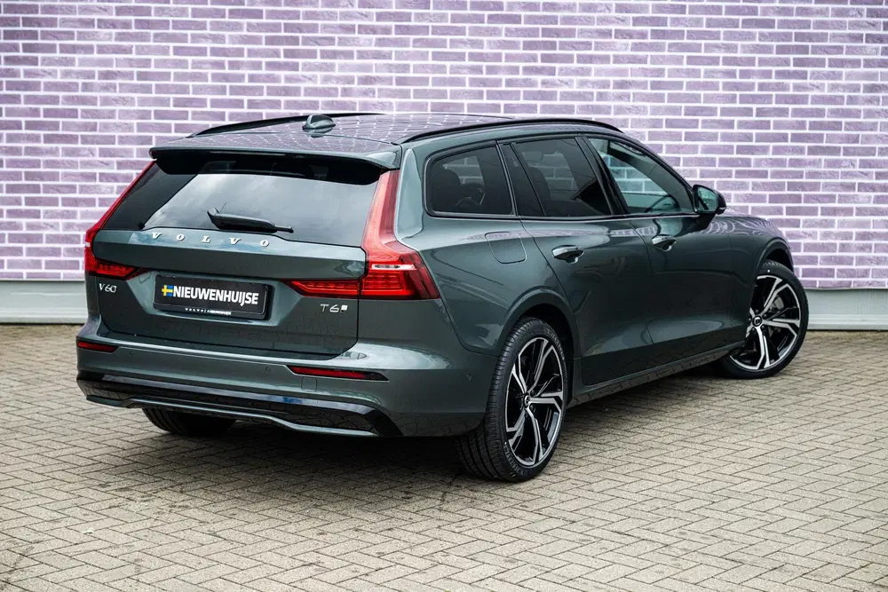 Volvo V60 T6 Plug-in hybrid AWD Ultra Dark uit 2026, foto 17