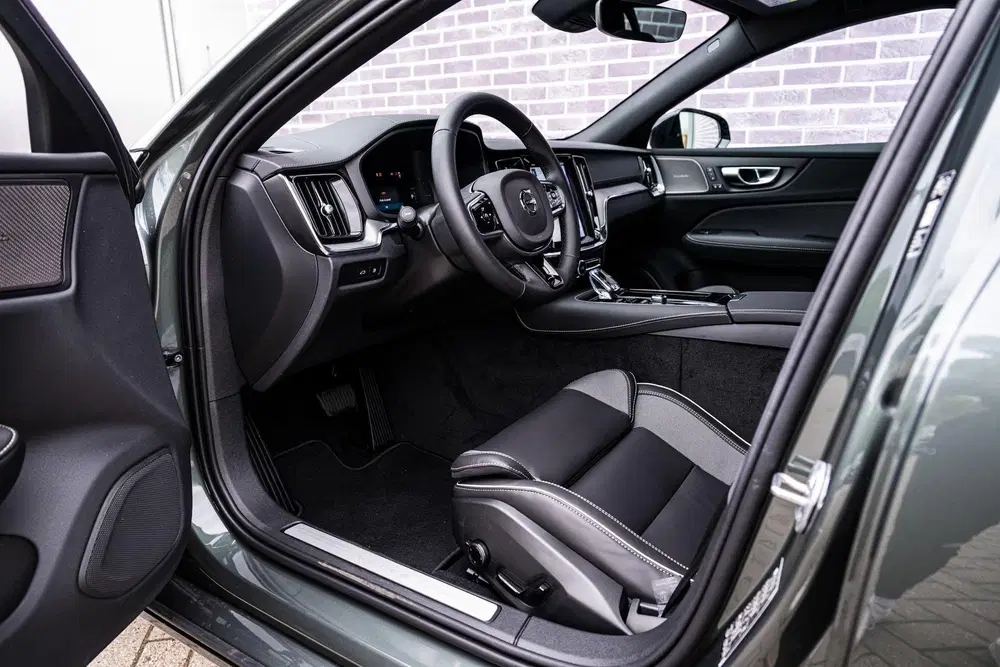 Volvo V60 T6 Plug-in hybrid AWD Ultra Dark uit 2026, foto 18