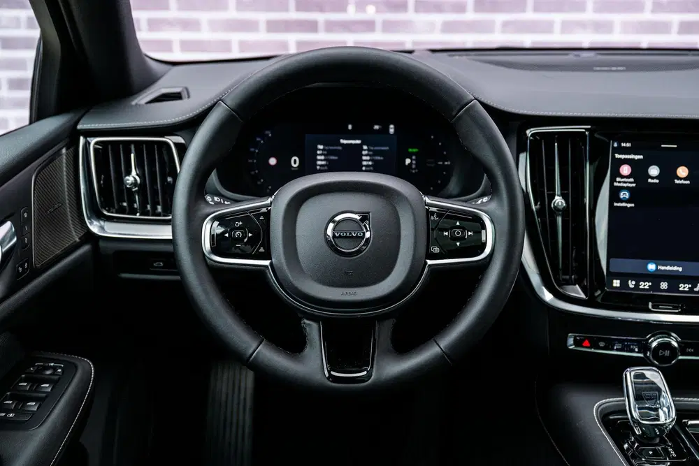 Volvo V60 T6 Plug-in hybrid AWD Ultra Dark uit 2026, foto 2