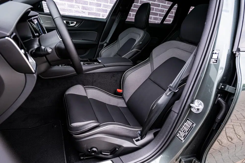 Volvo V60 T6 Plug-in hybrid AWD Ultra Dark uit 2026, foto 7