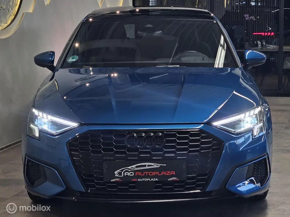 Audi A3 40 TFSI e S Edition Panorama uit 2022, foto 13