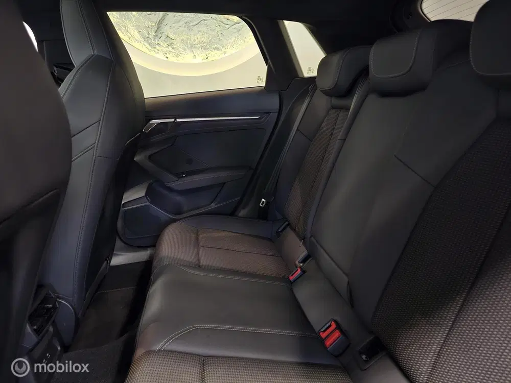 Audi A3 40 TFSI e S Edition Panorama uit 2022, foto 4
