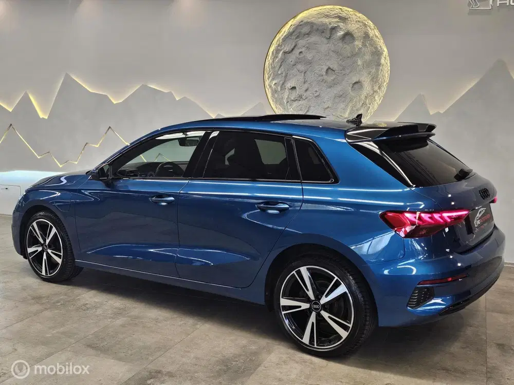Audi A3 40 TFSI e S Edition Panorama uit 2022, foto 9