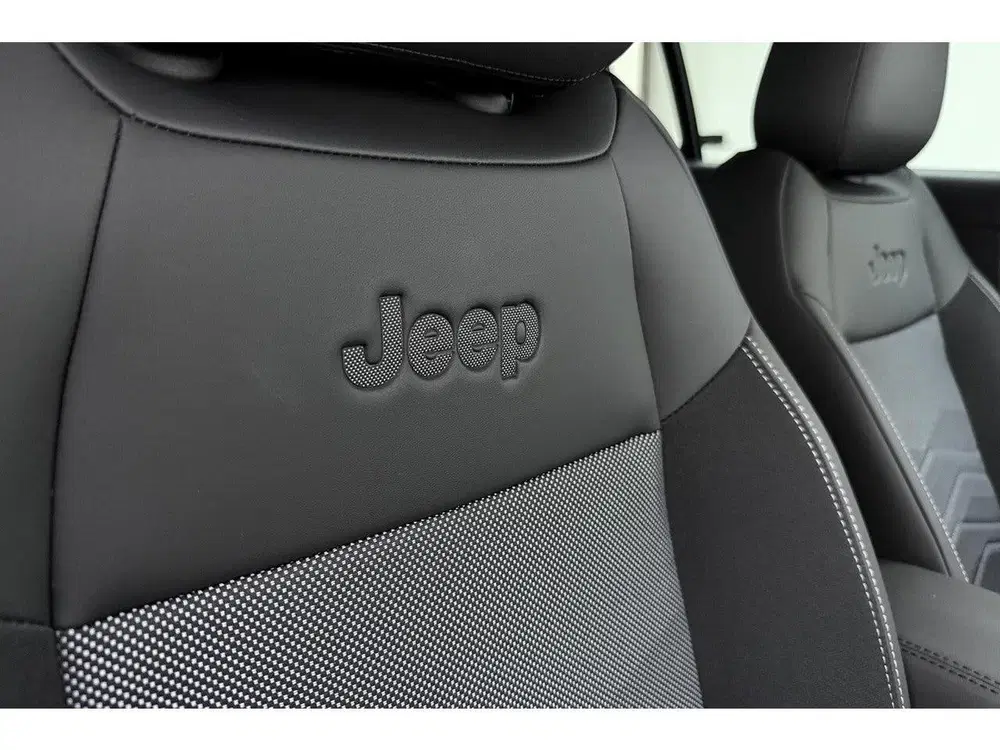 Jeep Avenger Summit 54 kWh uit 2026, foto 10