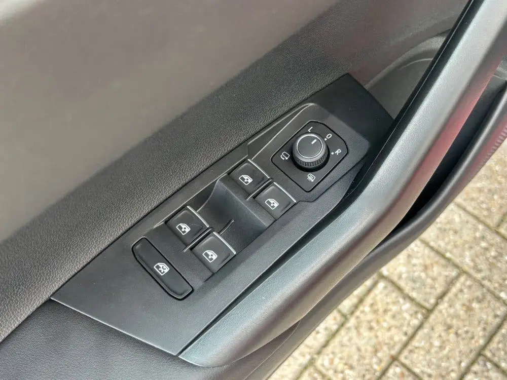 Volkswagen Taigo 1.0 TSI GOAL EDITION AIRCO NAVI PDC STOELVW uit 2025, foto 20