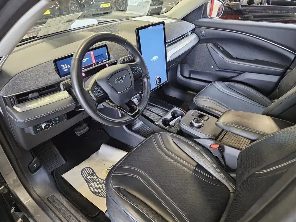 Ford Mustang Mach-E RWD 75 kWh uit 2021, foto 6