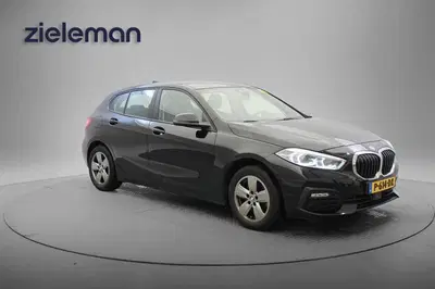 BMW 1-serie 118d Business Edition Automaat uit 2022