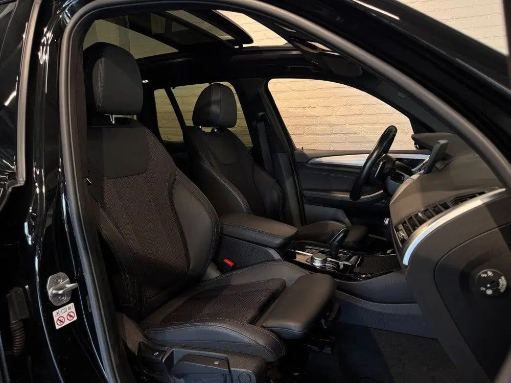 BMW X3 xDrive20i High Executive M-Sport Pano Trek uit 2021, foto 12