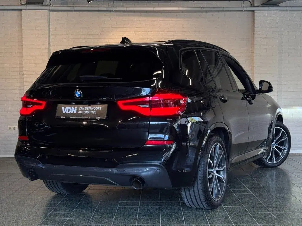 BMW X3 xDrive20i High Executive M-Sport Pano Trek uit 2021, foto 2