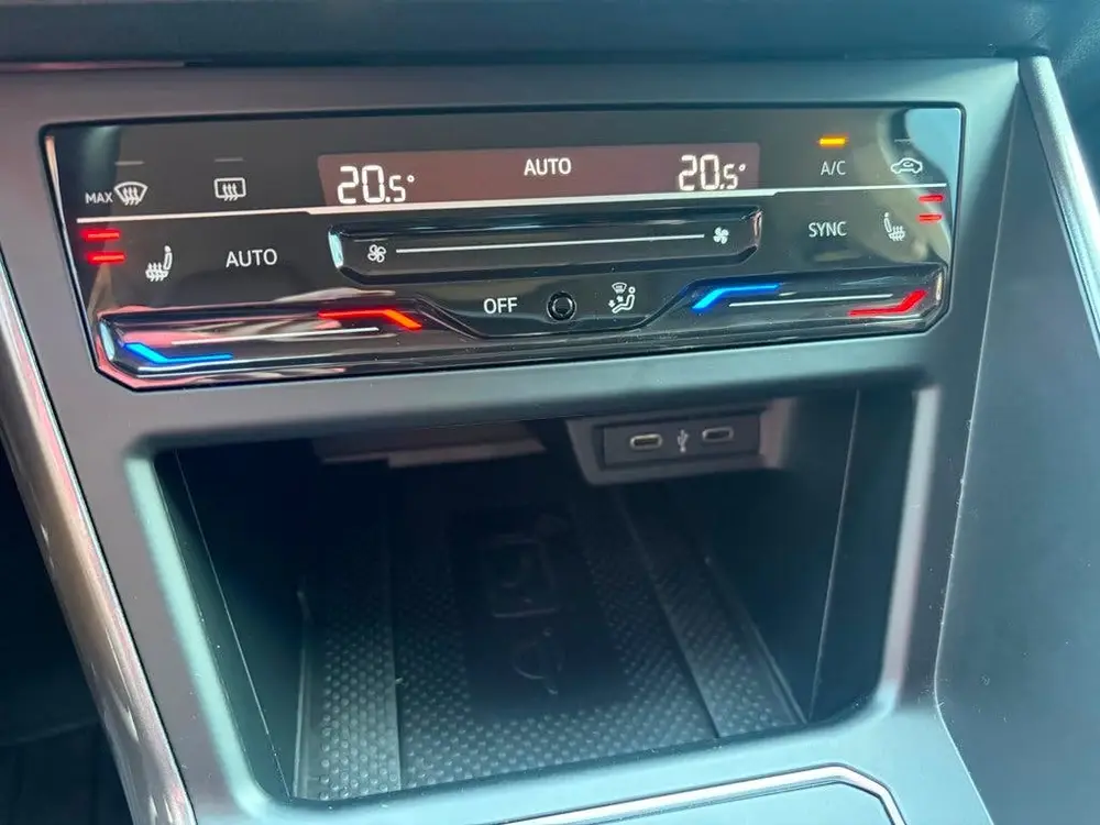 Volkswagen Taigo 1.5 TSI R-Line, IQ-Light, Virtual Cockpit uit 2022, foto 13