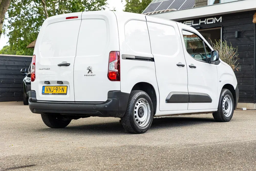 Peugeot Partner 1.5 BlueHDI Premium Kasteninrichting I Air uit 2021, foto 3