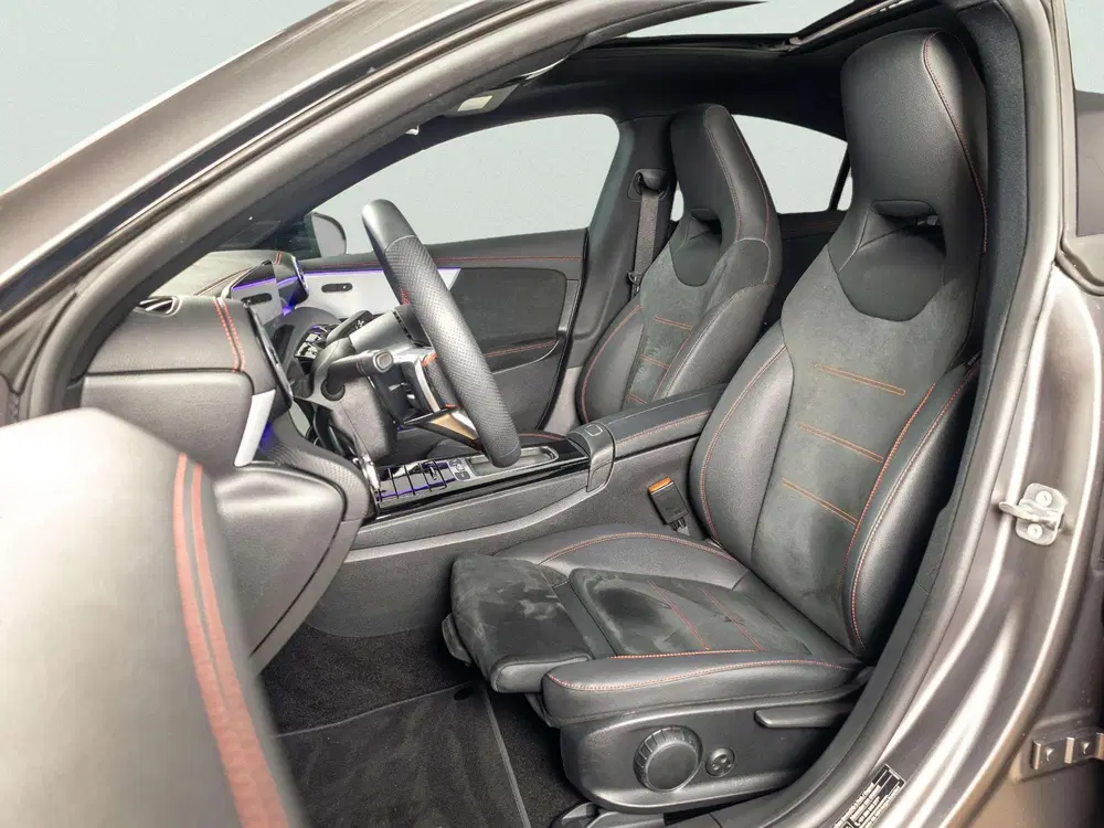Mercedes-Benz CLA CLA Coupé 180 Star Edition AMG Line Panora uit 2025, foto 9