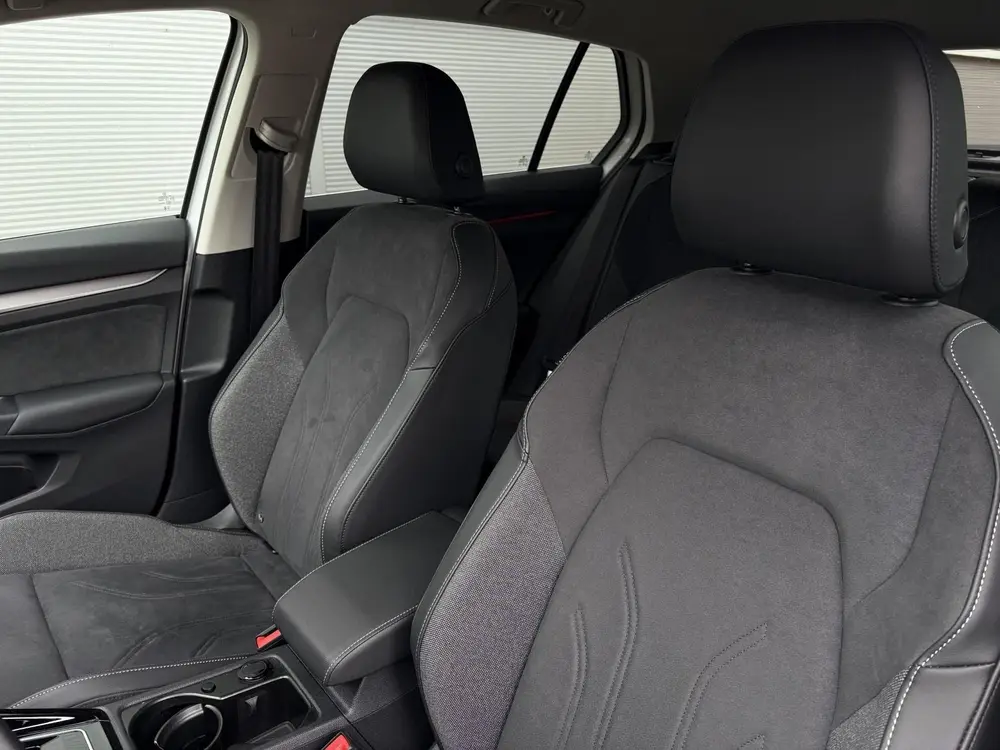 Volkswagen Golf 1.5 204pk eHybrid Style Edition | IQ-Light V uit 2025, foto 4