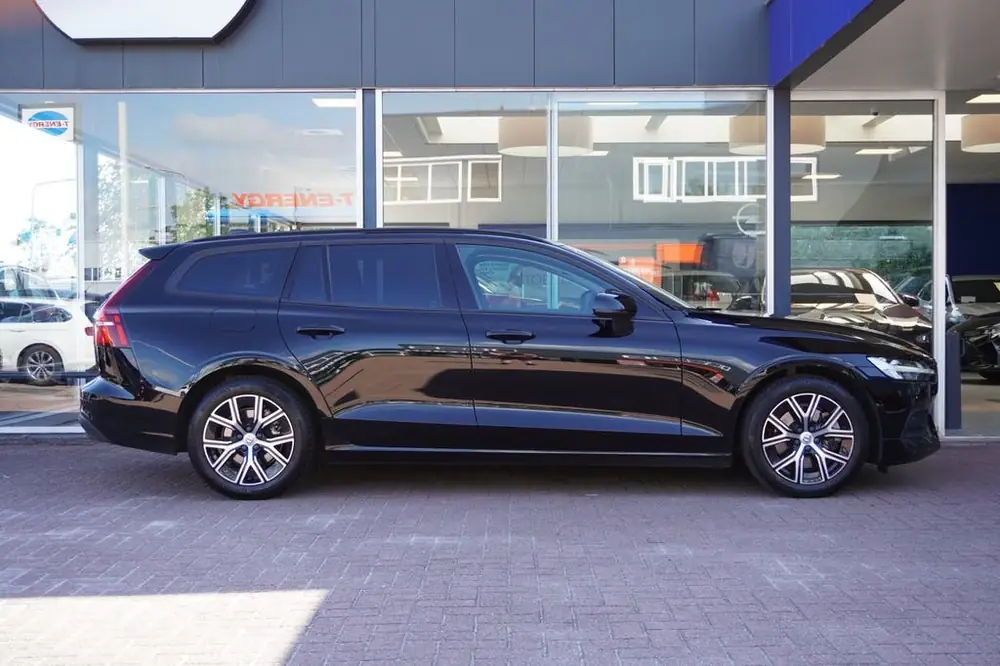 Volvo V60 2.0 B3 Essential Automaat | Airco | Navigatie | Ca uit 2022, foto 3